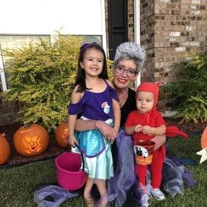 Meet your Posher, Debbie